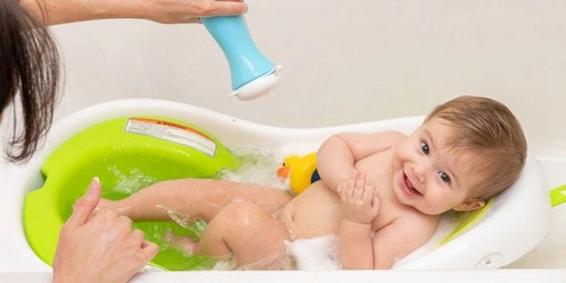 trẻ bị ngứa lòng bàn chân