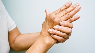 3 điều cần biết về bệnh viêm khớp ngón tay