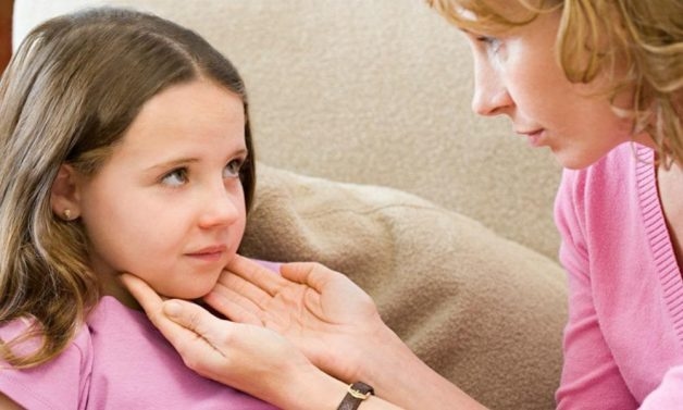 Có nhiều nguyên nhân khiến trẻ bị viêm amidan có mủ