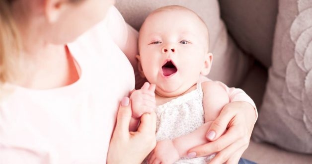 Có nhiều nguyên nhân khiến trẻ sơ sinh táo bón