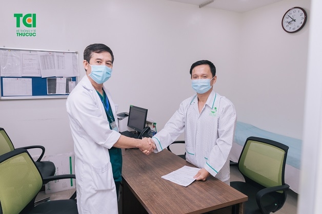 Lựa chọn tán sỏi niệu quản qua da