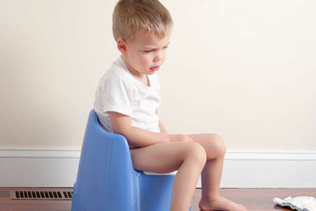 Trẻ 3 tuổi bị táo bón là tình trạng phổ biến khiến cho các bậc phụ huynh lo lắng