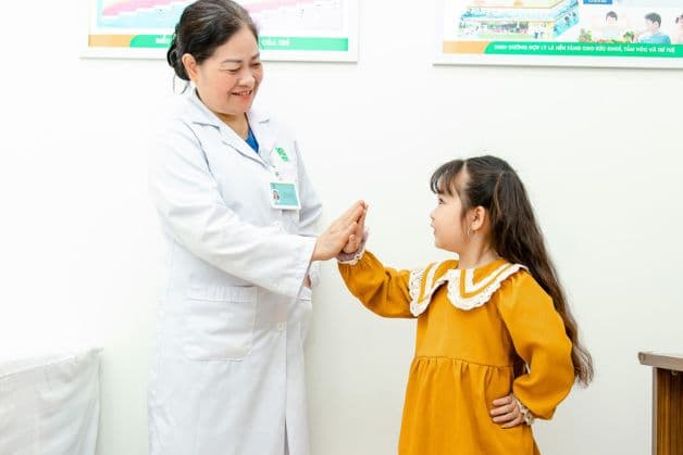 Bố mẹ nên đưa con đi khám khi trẻ có dấu hiệu bị suy dinh dưỡng