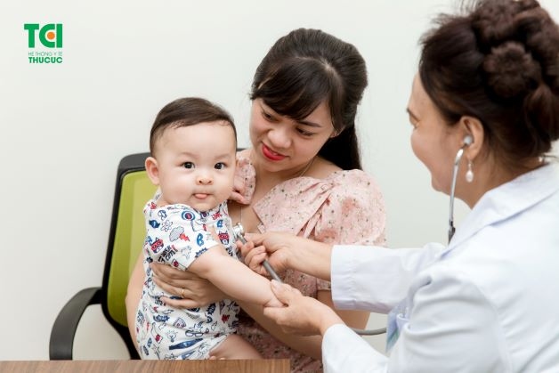 Nhìn chung thì hiện tượng trẻ mọc răng sốt 38,5 độ thường không quá nghiêm trọng, do đó các bậc phụ huynh không cần quá lo lắng.