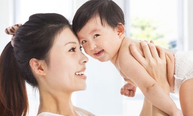 Bố mẹ nên theo dõi cẩn thận tình trạng sức khỏe của con sau khi trẻ tiêm vắc xin phòng bệnh bạch hầu, ho gà, uốn ván