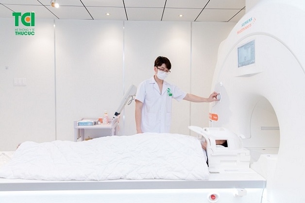 chẩn đoán đau đầu thường xuyên nhờ chụp MRI sọ não
