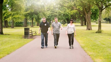 Giải đáp: Người bị đau thần kinh tọa có nên đi bộ không?