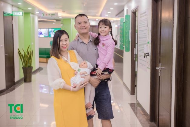 Khi thấy trẻ có dấu hiệu vàng da cha mẹ cần đưa trẻ đến bệnh viện để được bác sĩ thăm khám, chẩn đoán và tư vấn phương pháp điều trị hiệu quả.