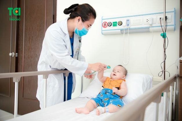 cha mẹ nếu nghi ngờ hoặc nhận thấy các dấu hiệu bất thường ở trẻ thì cần nhanh chóng đưa trẻ đi thăm khám ở các cơ sở y tế có chuyên môn, chất lượng