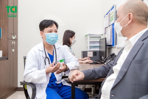 Khi điều trị bằng thuốc người bệnh sẽ cần kết hợp giữa thuốc uống và thuốc nhỏ mắt với mục đích làm làm hạ nhãn áp