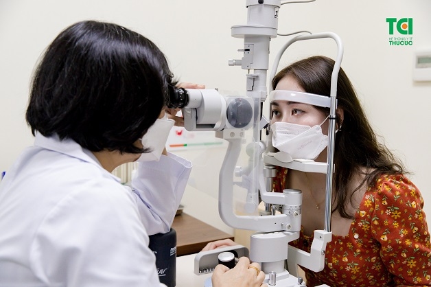 Mọi người nên đi khám ngay khi mắt có dấu hiệu bất thường
