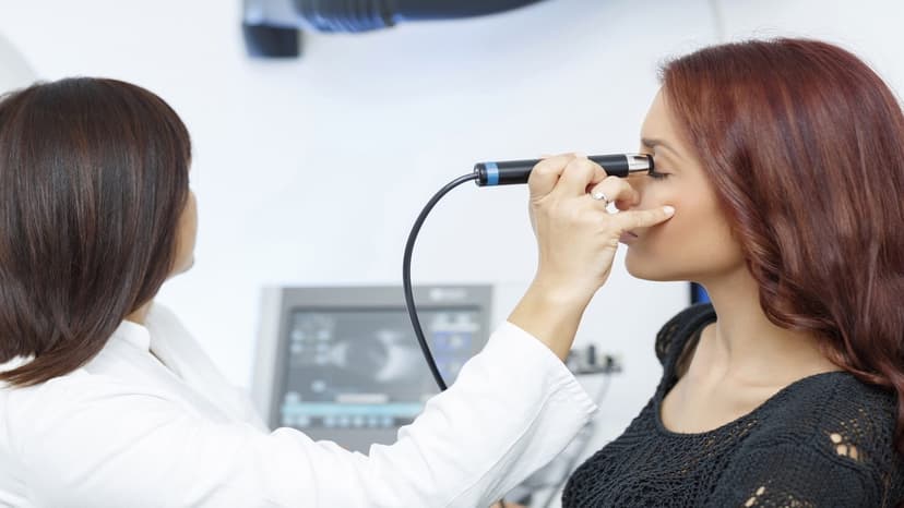 Siêu âm mắt tại sao lại quan trọng trong chẩn đoán y khoa?