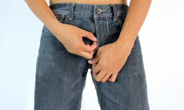 Không nên mặc quần quá chật sau khi cắt bao quy đầu