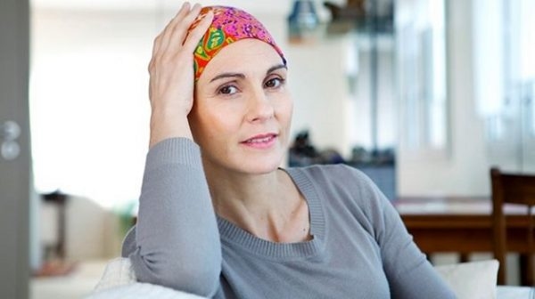 Hóa chất điều trị ung thư thực quản có thể gây rụng tóc