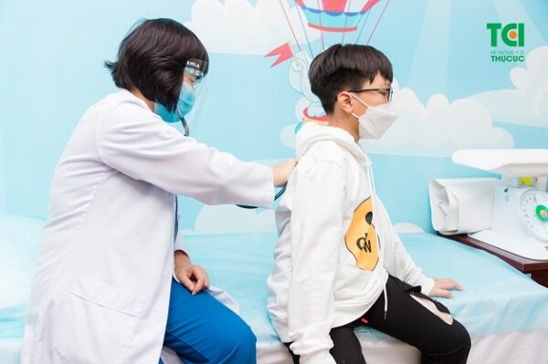 trẻ bị hen phế quản