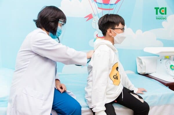 trẻ bị hen phế quản