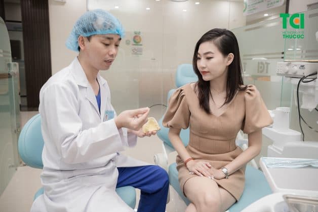 An tâm với quy trình trồng răng hiệu quả, an toàn được thực hiện bởi đội ngũ bác sĩ Răng Hàm Mặt tại Thu Cúc TCI