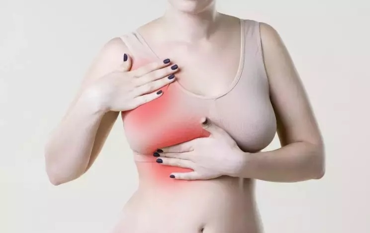 Mẹ bị tắc tia sữa nguy cơ cao sẽ gặp các biến chứng: mất sữa, áp xe vú, viêm tuyến vú, xơ hóa tuyến vú, u xơ tuyến vú,..