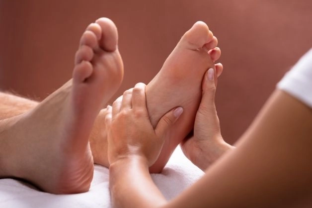 Phương pháp điều trị mất ngủ, tê chân tay