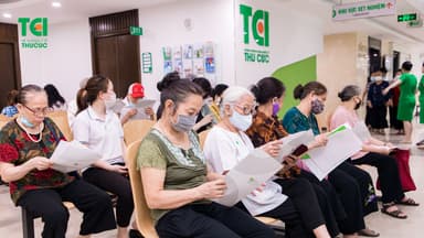 Thu Cúc TCI tổ chức khám sức khỏe miễn phí cho người cao tuổi