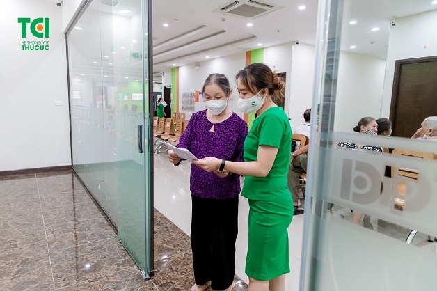 Thu Cúc TCI khám sức khỏe