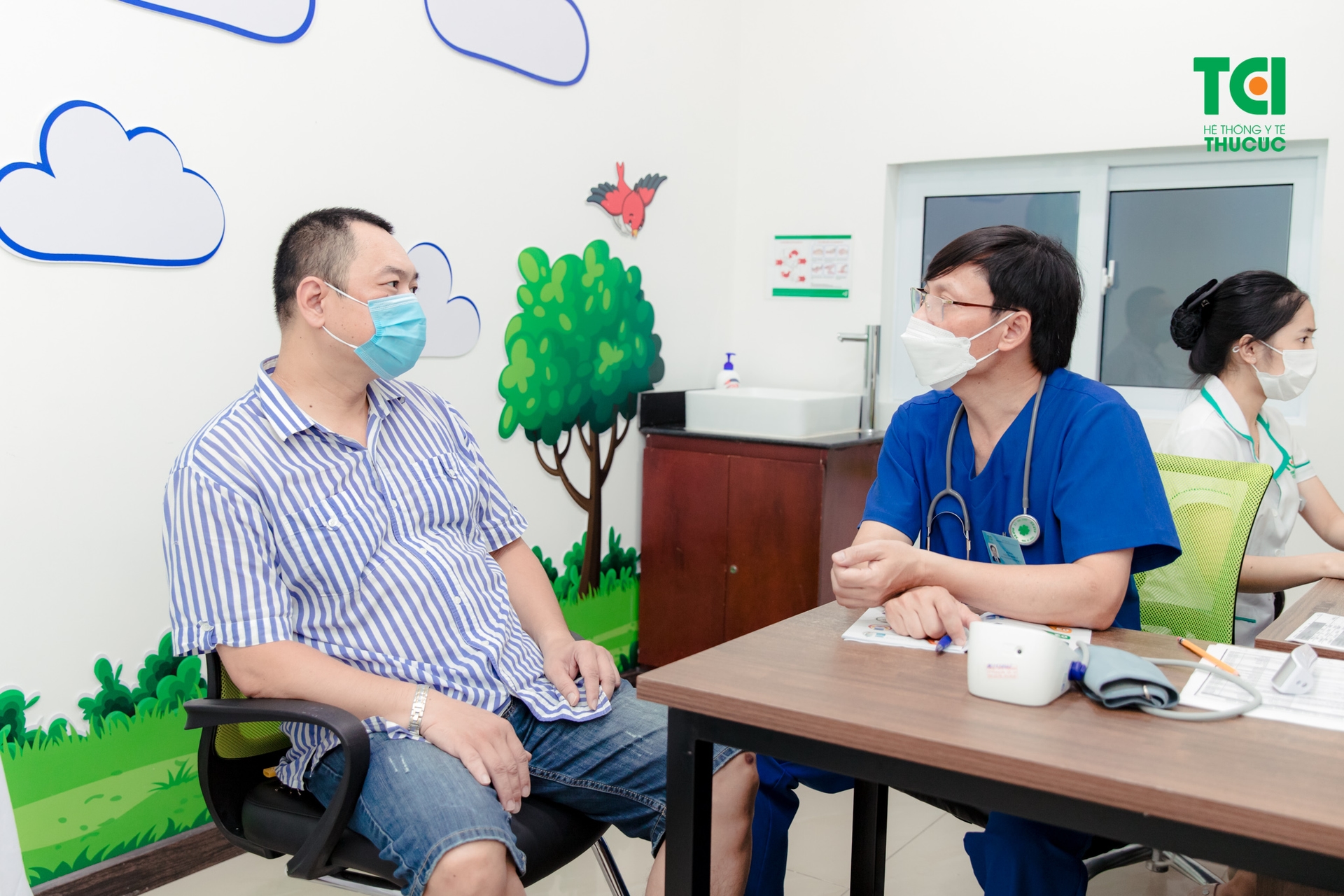 Khi xuất hiện phản ứng nghiêm trọng, người được tiêm cần liên hệ ngay với bác sĩ để được xử trí và điều trị kịp thời