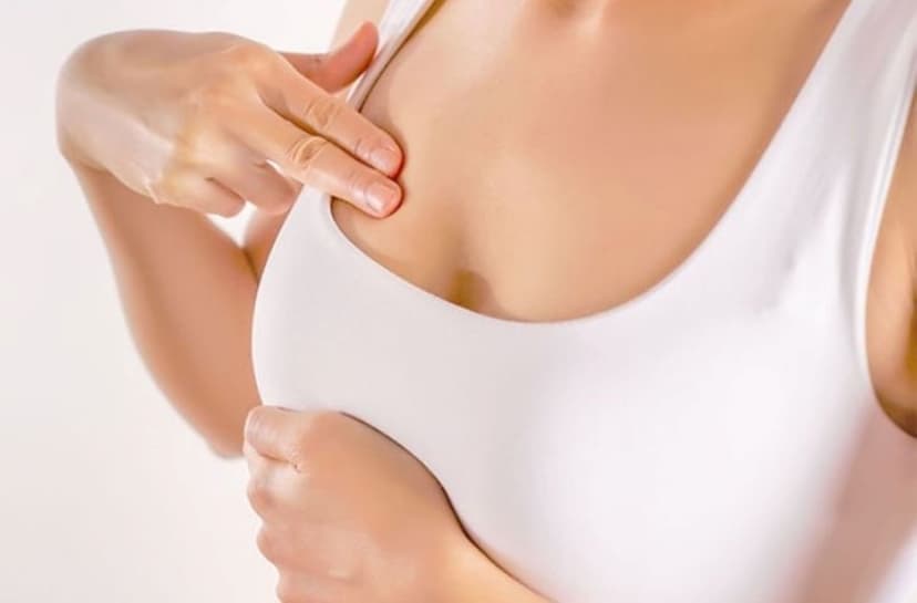 Phân biệt mới sinh bị tắc tia sữa và tắc tia sữa thông thường