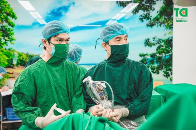 Đau sau tán sỏi niệu quản nội soi ngược dòng và phương hướng xử lý