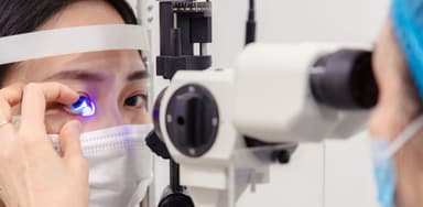 Tật viễn thị: Dấu hiệu, nguyên nhân, cách khắc phục