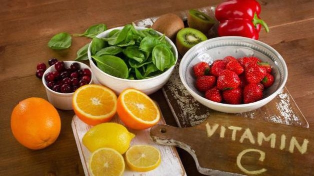 Nguyên nhân viêm lợi chảy máu chân răng có thể là do thiếu Vitamin C