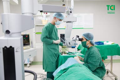 Điều trị bệnh lý bong võng mạc