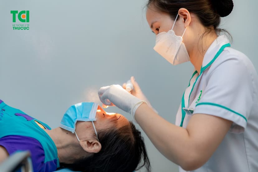 Hướng dẫn chi tiết cách xử trí khi bị bỏng giác mạc mắt