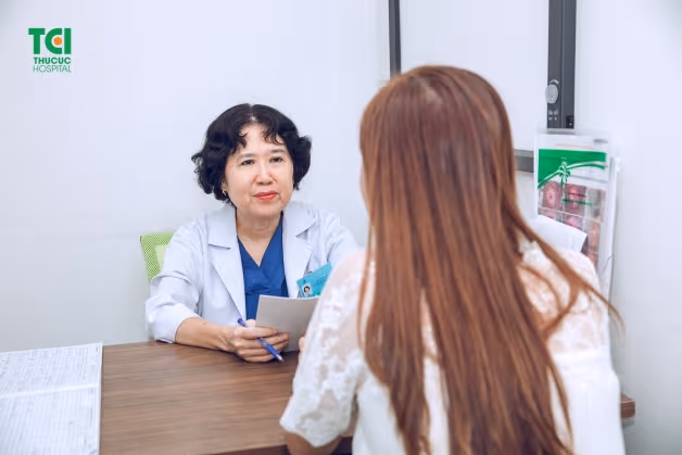 chửa ngoài tử cung thể huyết tụ thành nang phải gặp bác sĩ