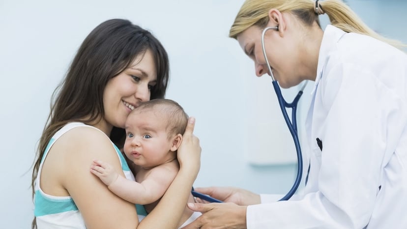Giải đáp: Có nên cho trẻ sơ sinh đi khám tổng quát không?