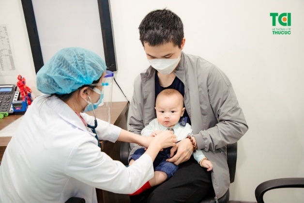 có nên cho trẻ sơ sinh đi khám tổng quát