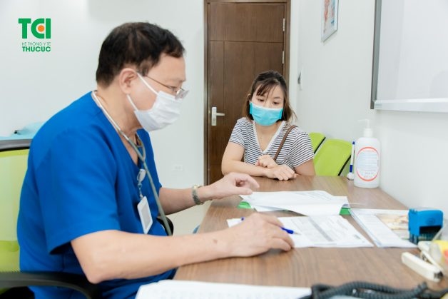 Khi kết quả tầm soát ung thư cổ tử cung dương tính, chị em cần giữ bình tĩnh và làm theo những chỉ định của bác sĩ chuyên môn để có kết quả chẩn đoán chính xác nhất