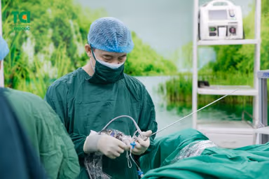 Lưu ý quan trọng khi nội soi tán sỏi niệu quản ngược dòng