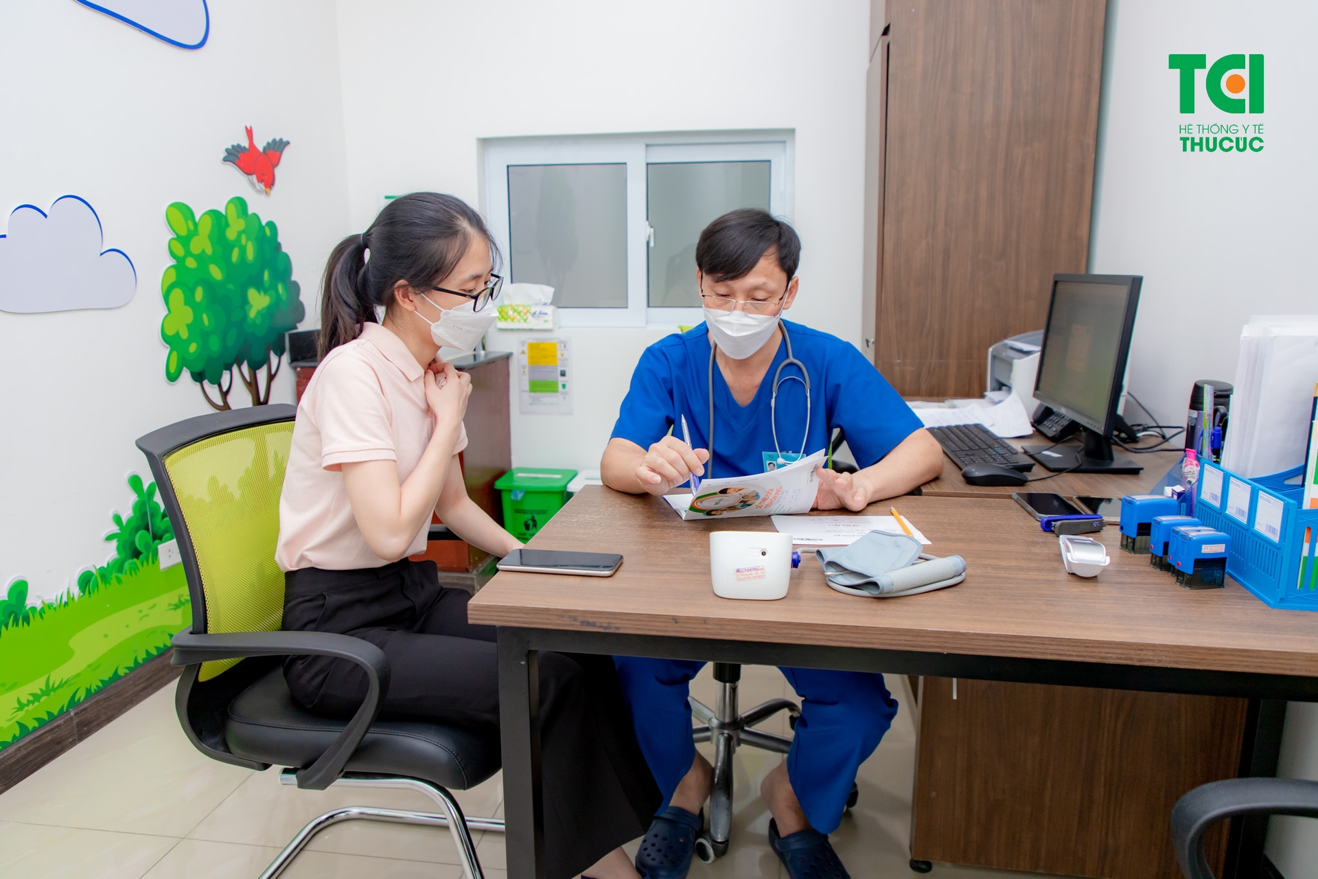 Thông báo cho bác sĩ các loại thuốc và bạn đang sử dụng để được tư vấn và có chỉ định phù hợp