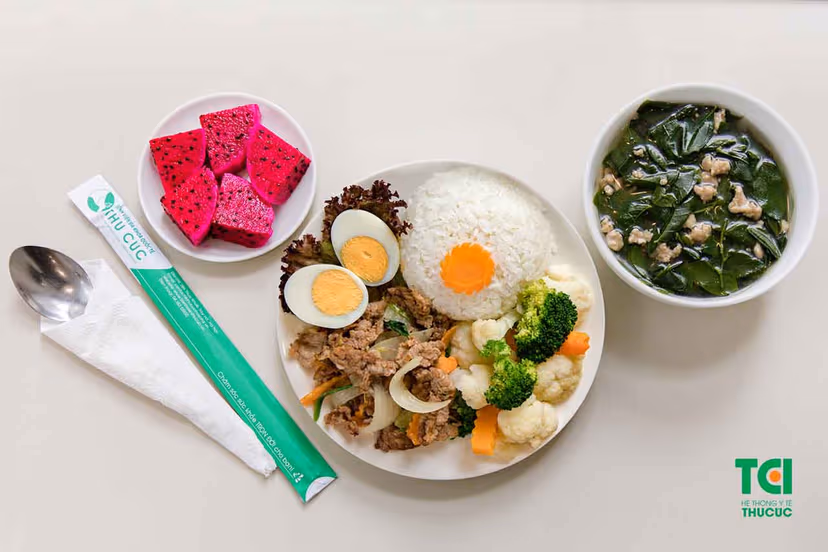 Sau sinh, mẹ đẻ mổ ăn được thịt bò không?