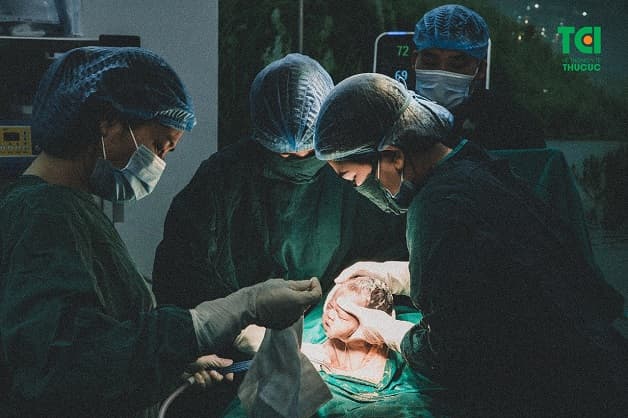 Đẻ mổ sẽ mất thời gian phục hồi lâu hơn đẻ thường và có thể gặp nhiều biến chứng hơn.