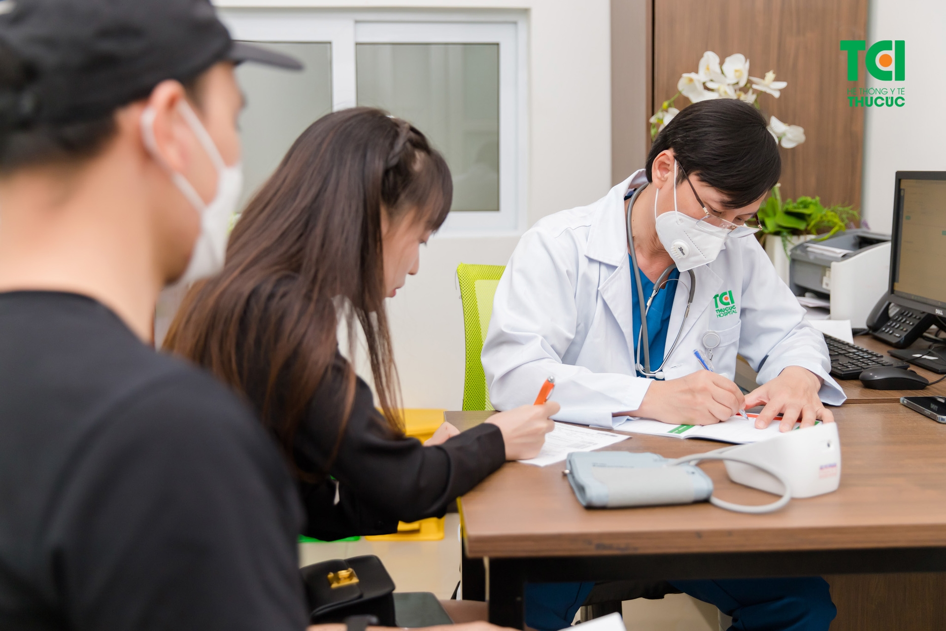 Người đi tiêm vắc xin nên thông báo cho bác sĩ các thông tin lịch sử dị ứng của bản thân