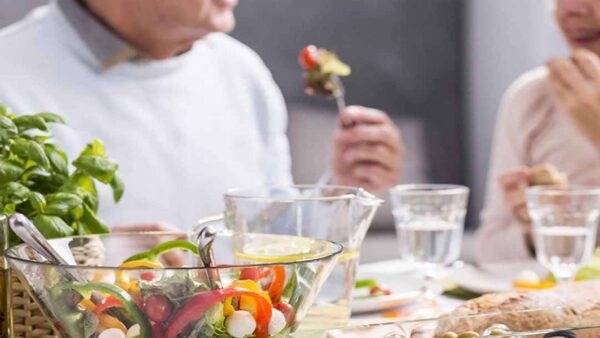 Lúc đau dạ dày nên làm gì? Nên chọn đồ ăn dễ tiêu hóa