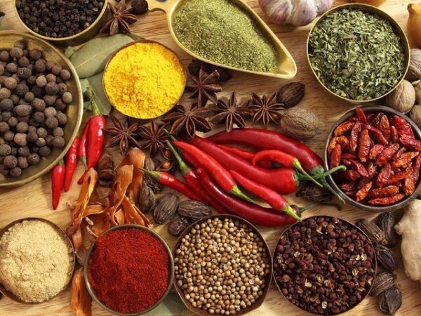 Lúc đau dạ dày không nên ăn đồ cay nóng