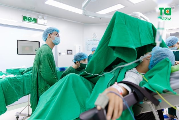 Kỹ thuật nội soi niệu đạo nam để tán sỏi bàng quang