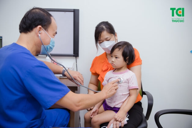 Giải đáp thắc mắc: Bệnh hen ở trẻ em có chữa khỏi được không?