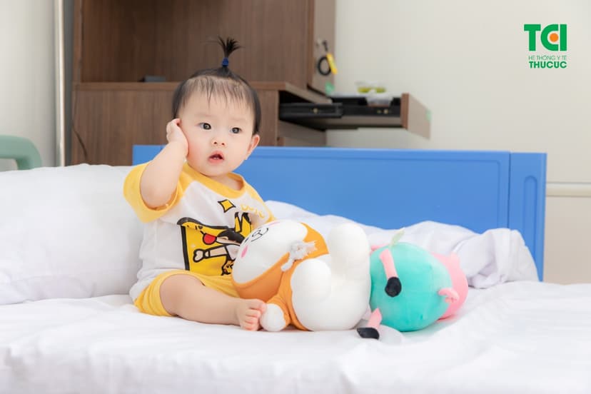 Chăm sóc bé mọc răng hàm và những lưu ý