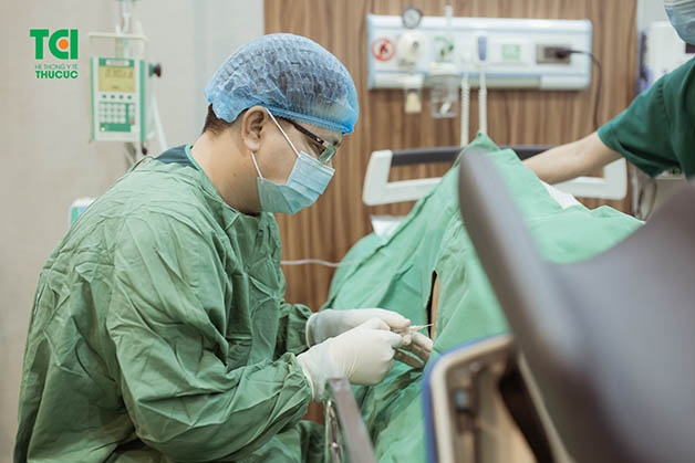 gây tê màng cứng đau lưng