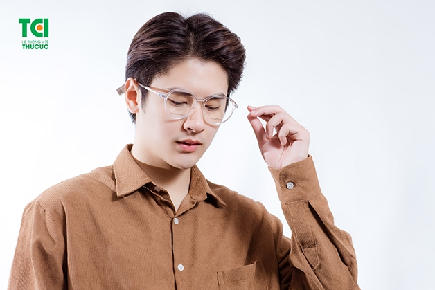 nguy cơ nhược thị do đeo kính không đúng với  độ cận của mắt