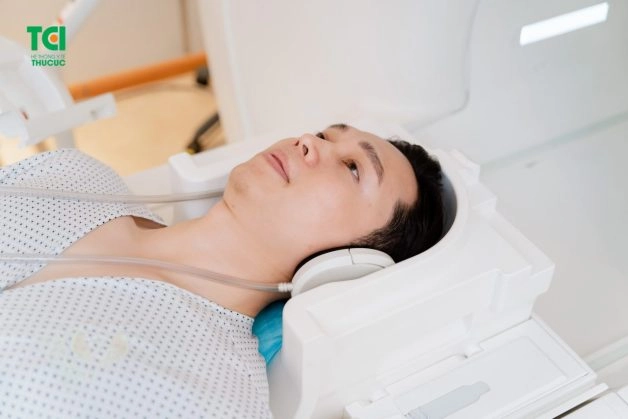 Trước khi chụp bệnh nhân sẽ được thay trang phục chụp chuyên dụng