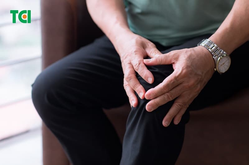 Nguyên nhân viêm thoái hóa khớp gối chia thành 2 loại